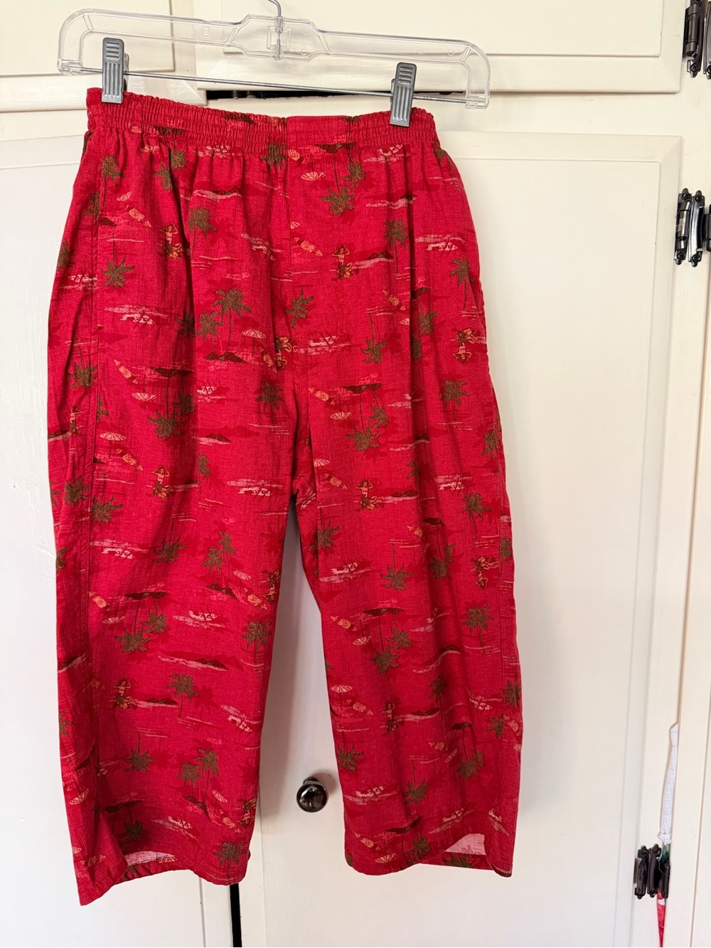 Uniqlo Bright Red Tropical Cropped Pull-On Pants